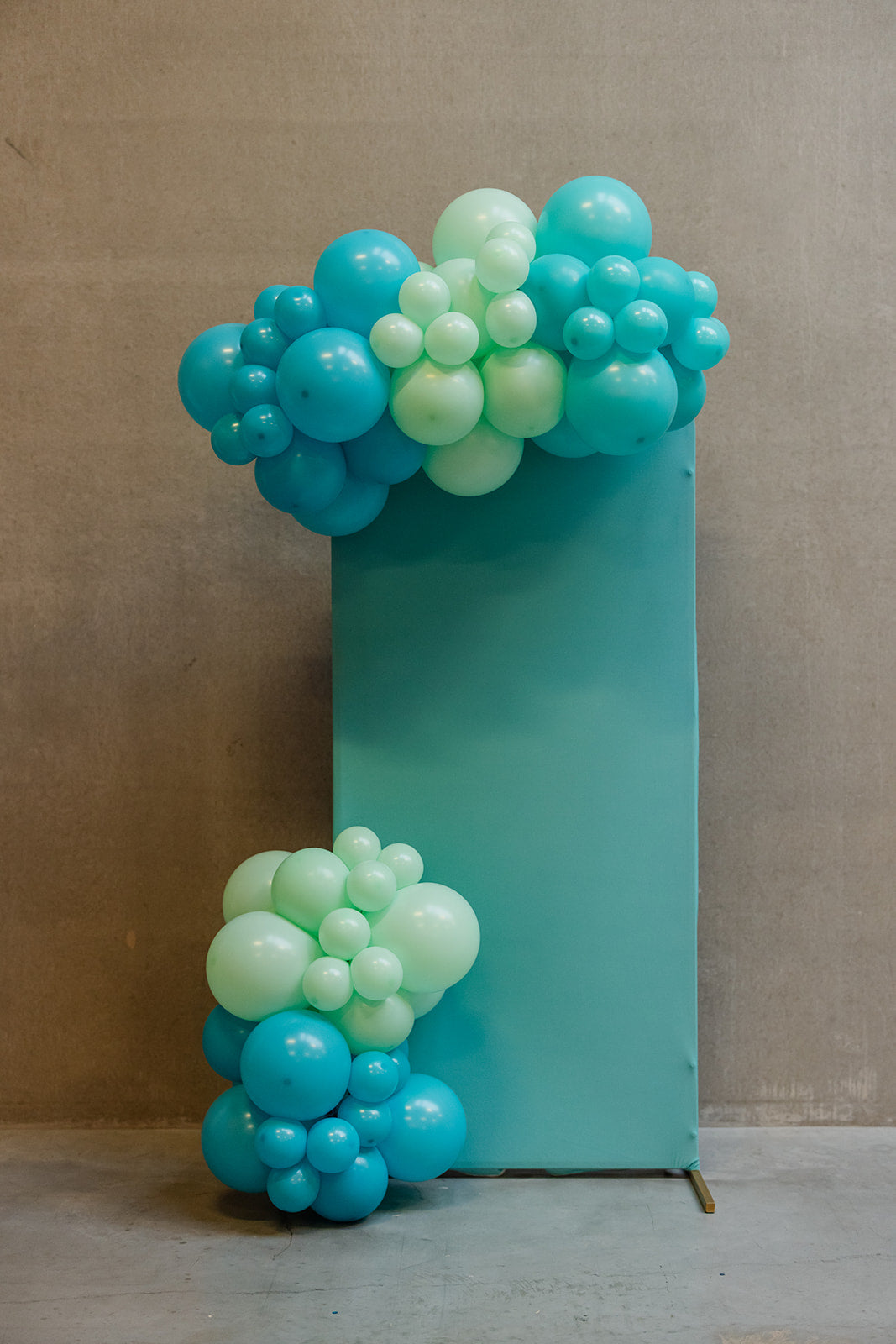 Backdrop frame met doek en ballondecoratie
